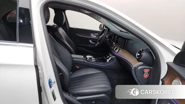 Mercedes-Benz E-Class W213 2019 Белый из Кореи, фото 2