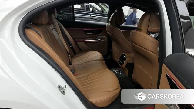 Mercedes-Benz E-Class W214 2024 Белый из Кореи, фото 2