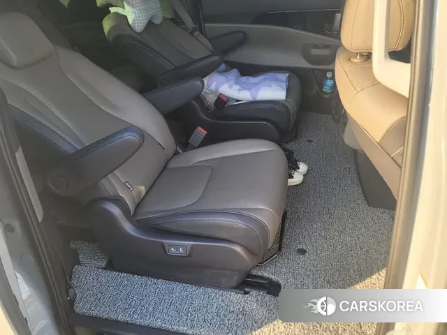 Kia The New Carnival 4th Generation 2024 Серебристо-серый из Кореи, фото 2