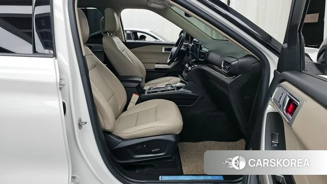 Ford Explorer 6th Generation 2023 Белый из Кореи, фото 2