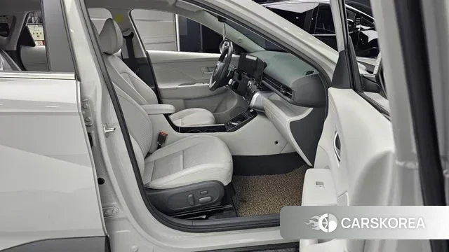 Hyundai Kona (SX2) 2023 Серебристо-серый из Кореи, фото 2