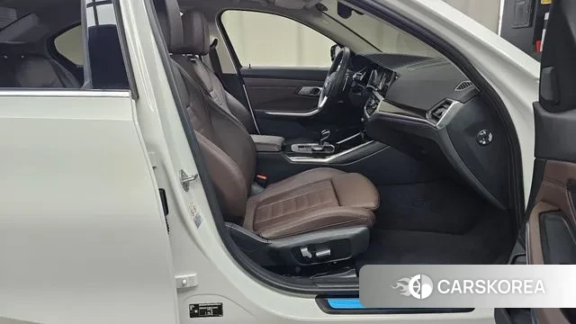 BMW 3 Series (G20) 2022 Белый из Кореи, фото 2