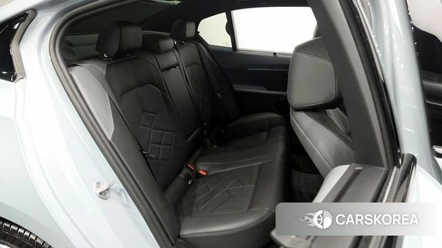 BMW 5 Series (G60) 2025 Светло-серебряный цвет из Кореи, фото 2