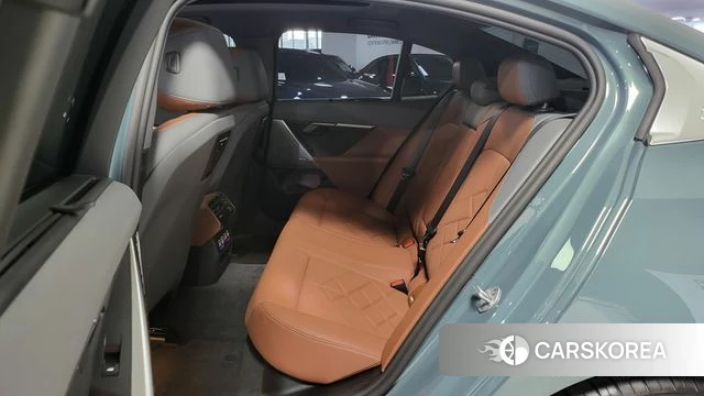 BMW 5 Series (G60) 2025 Синий нефрит из Кореи, фото 2