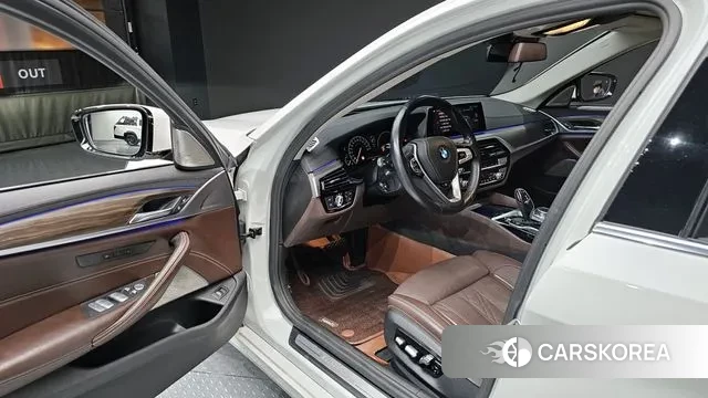 BMW 5 Series (G30) 2019 Белый из Кореи, фото 2