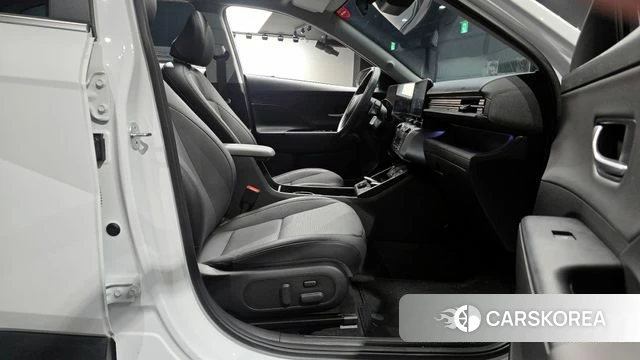 Hyundai Kona (SX2) 2023 Белый из Кореи, фото 2