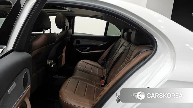 Mercedes-Benz E-Class W213 2018 Белый из Кореи, фото 2