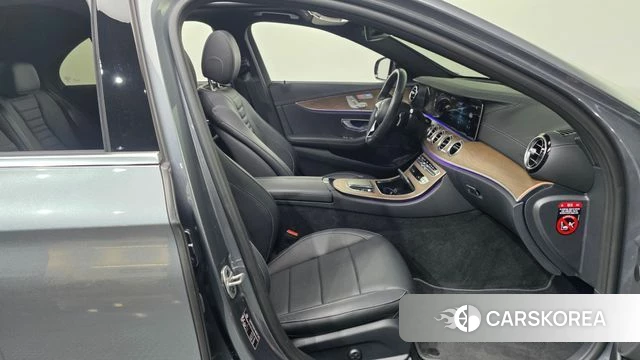 Mercedes-Benz E-Class W213 2022 Серый из Кореи, фото 2