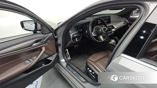 BMW 5 Series (G30) 2021 Серый из Кореи, фото 2