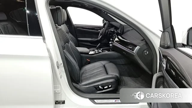 BMW 5 Series (G30) 2022 Белый из Кореи, фото 2