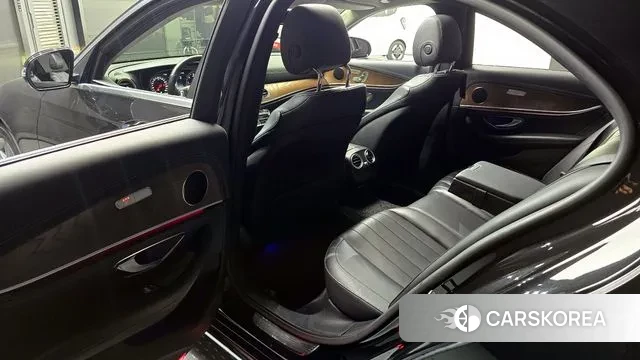 Mercedes-Benz E-Class W213 2018 Черный из Кореи, фото 2