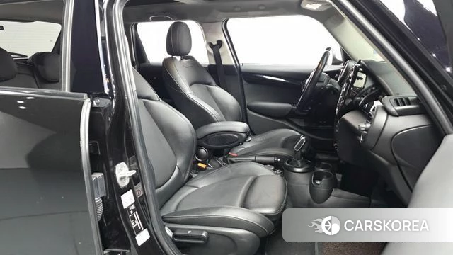 Mini Cooper D 2018 Черный из Кореи, фото 2