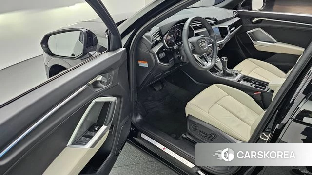 Audi Q3 (F3) 2025 Черный из Кореи, фото 2