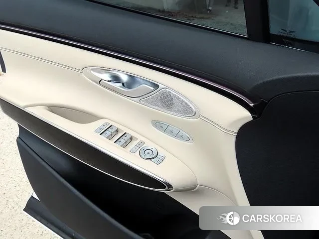 Genesis GV70 2024 Белый из Кореи, фото 2
