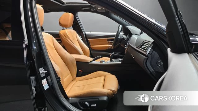 BMW 3 Series (F30) 2018 Черный из Кореи, фото 2