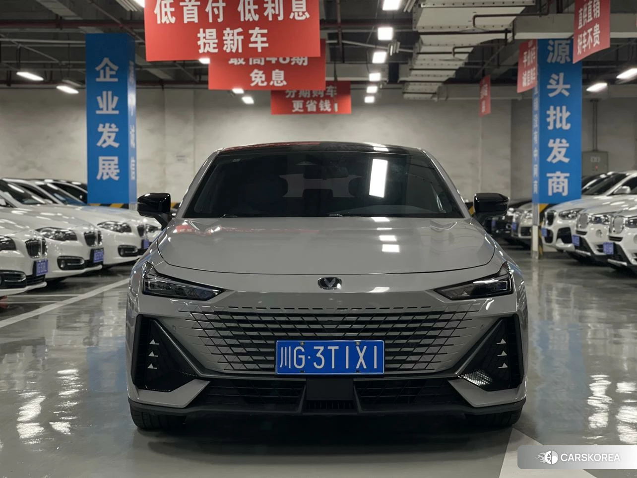 Chang'an UNI-V 2023 Серебристо-серый из Китая, фото 2
