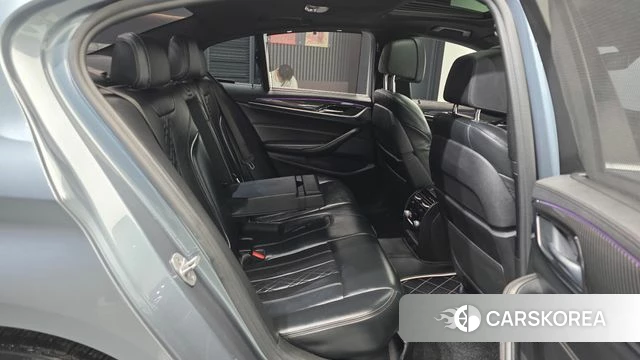 BMW 5 Series (G30) 2018 Светло-серебряный цвет из Кореи, фото 2