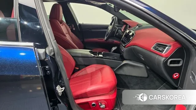 Maserati Ghibli 2022 Синий из Кореи, фото 2