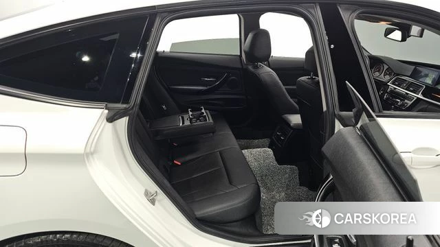 BMW 3 Series GT (F34) 2018 Белый из Кореи, фото 2
