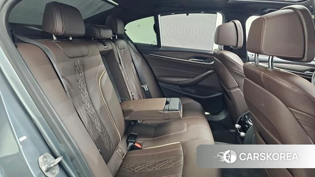 BMW 5 Series (G30) 2019 Светло-серебряный цвет из Кореи, фото 2