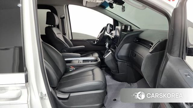 Hyundai Staria 2023 Белый из Кореи, фото 2