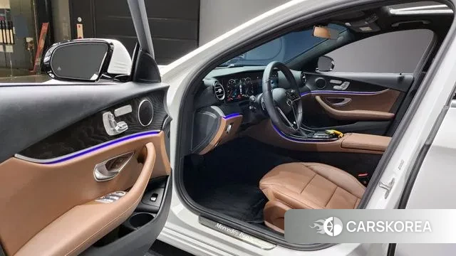 Mercedes-Benz E-Class W213 2023 Белый из Кореи, фото 2