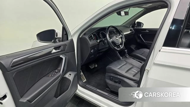 Volkswagen Tiguan second Generation 2020 Белый из Кореи, фото 2