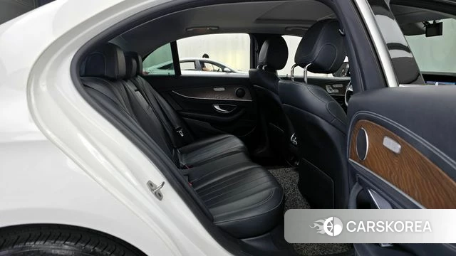 Mercedes-Benz E-Class W213 2019 Белый из Кореи, фото 2
