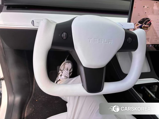 Tesla Model Y 2023 Белый из Кореи, фото 2