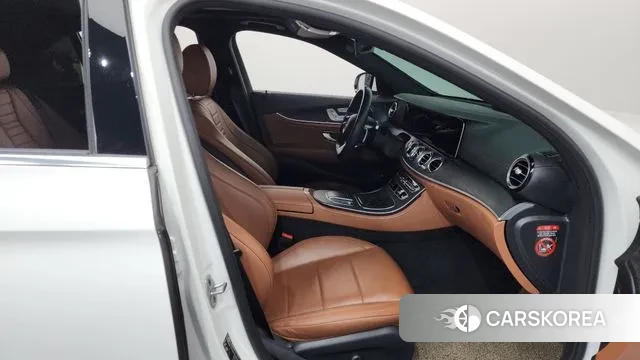 Mercedes-Benz E-Class W213 2021 Белый из Кореи, фото 2