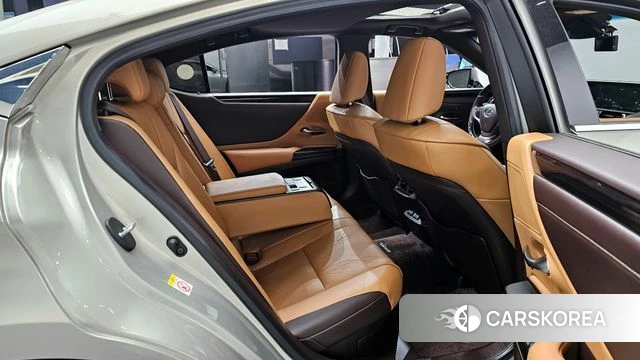 Lexus ES300h 7th generation 2018 Жемчужный цвет из Кореи, фото 2