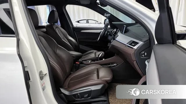 BMW X1 (F48) 2022 Белый из Кореи, фото 2