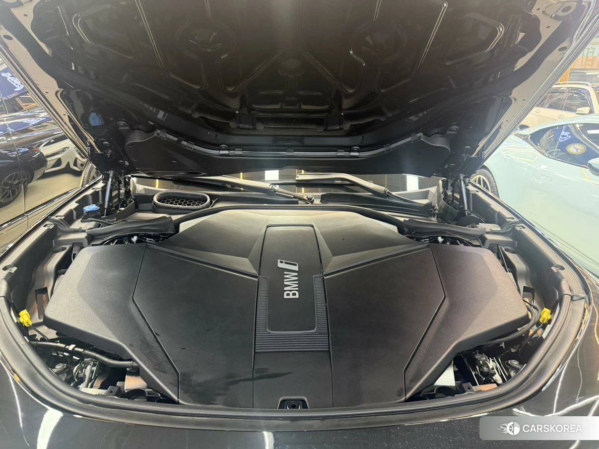 BMW i7 2023 Черный из Китая, фото 2