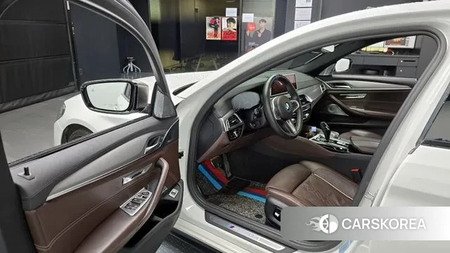 BMW 5 Series (G30) 2019 Белый из Кореи, фото 2