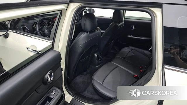 Mini Cooper S Clubman 2021 Жемчужный цвет из Кореи, фото 2