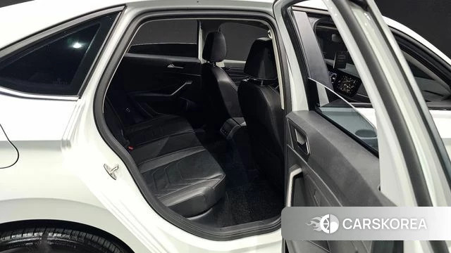 Volkswagen 7th Generation of Jetta 2023 Белый из Кореи, фото 2