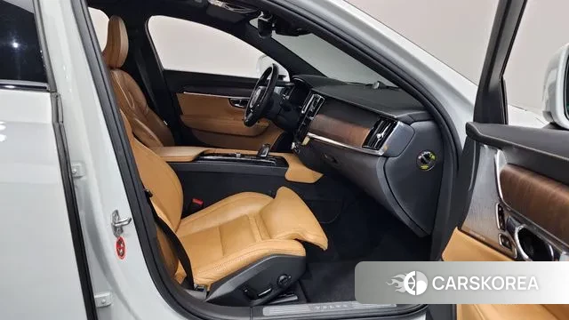 Volvo V90 Cross-Country 2021 Белый из Кореи, фото 2