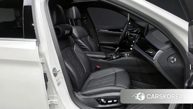 BMW 5 Series (G30) 2022 Белый из Кореи, фото 2