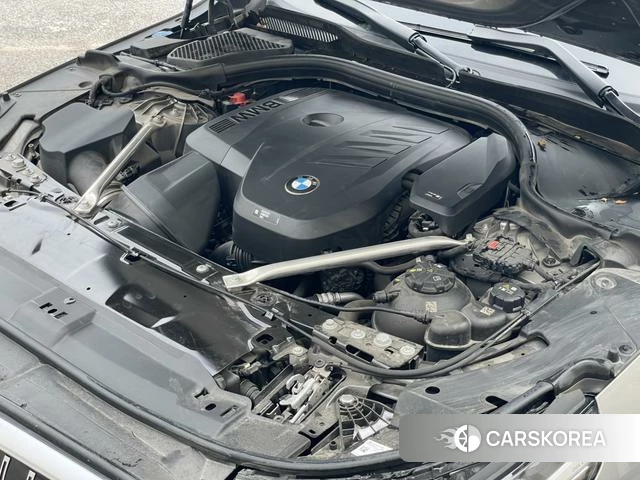 BMW 5 series 2025 Серебристо-серый из Китая, фото 2