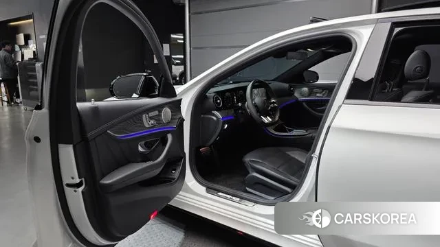 Mercedes-Benz E-Class W213 2022 Белый из Кореи, фото 2