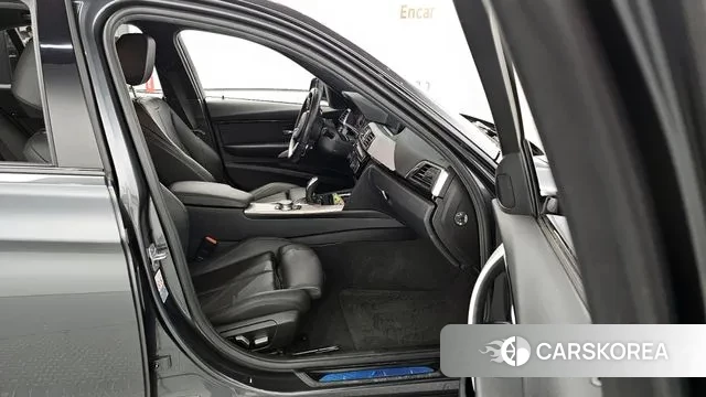 BMW 3 Series (F30) 2018 Серый из Кореи, фото 2