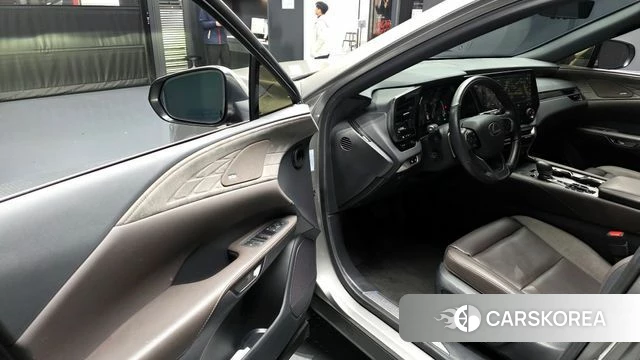 Lexus RX350h 5th generation 2024 Серебряный из Кореи, фото 2