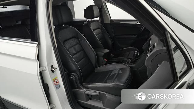 Volkswagen Tiguan second Generation 2020 Белый из Кореи, фото 2