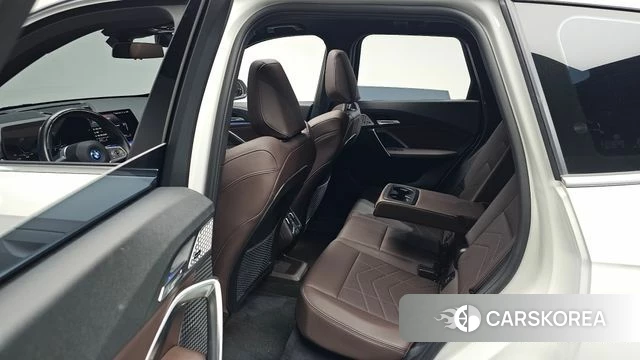 BMW iX1 (U11) 2023 Белый из Кореи, фото 2