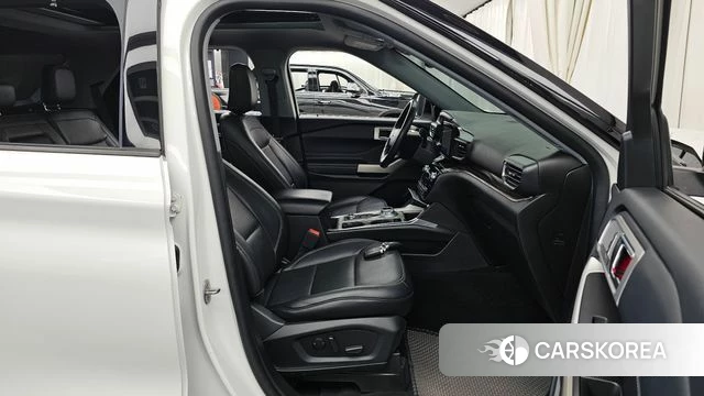 Ford Explorer 6th Generation 2021 Белый из Кореи, фото 2