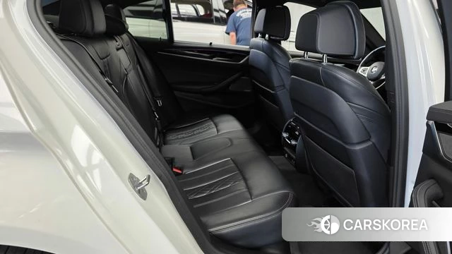 BMW 5 Series (G30) 2022 Белый из Кореи, фото 2
