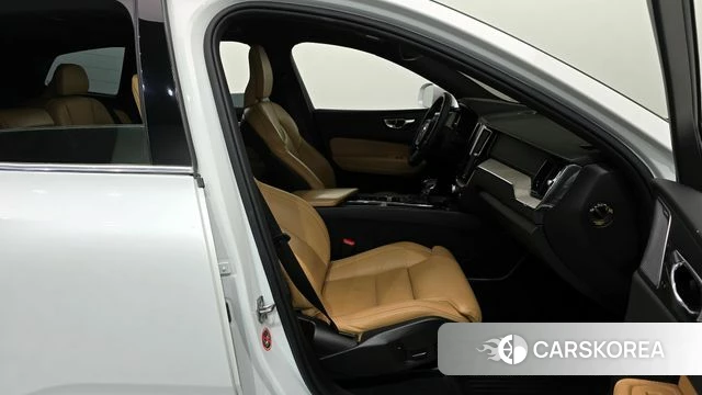 Volvo XC60 second Generation 2019 Белый из Кореи, фото 2