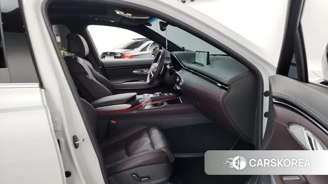 Genesis GV70 2023 Белый из Кореи, фото 2