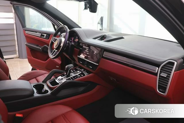 Porsche Cayenne 2023 Черный из Китая, фото 2