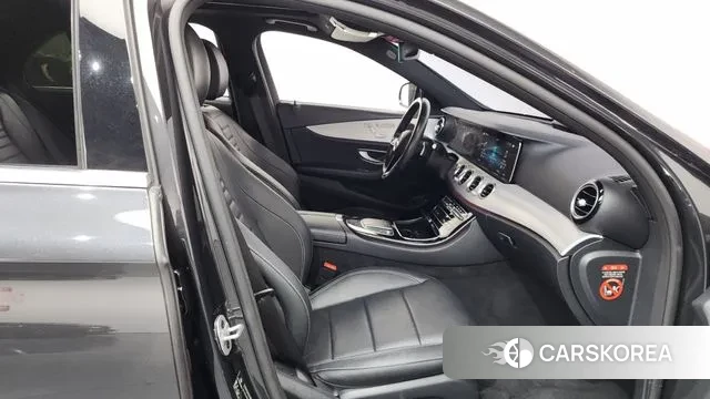 Mercedes-Benz E-Class W213 2021 Серый из Кореи, фото 2